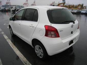 2005 Toyota Vitz Photos