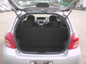 2005 Toyota Vitz Pictures