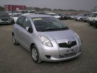 2005 Toyota Vitz Images