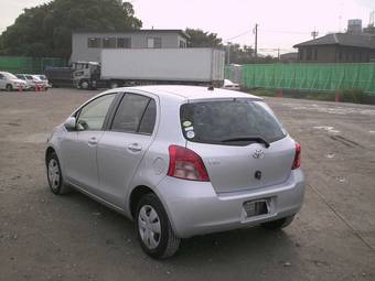 2005 Toyota Vitz Pics