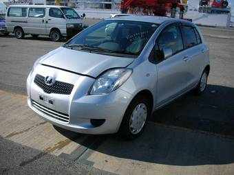 2005 Toyota Vitz Pics