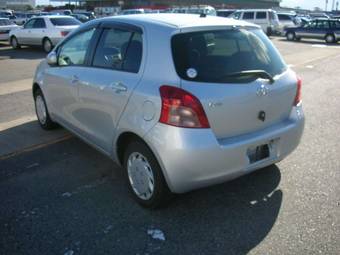 2005 Toyota Vitz Photos