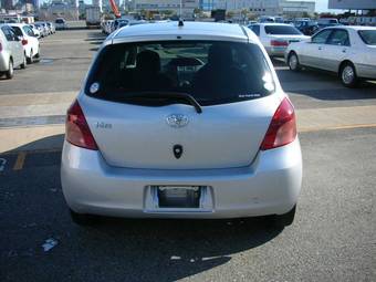 2005 Toyota Vitz Photos