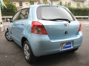 2005 Toyota Vitz Photos