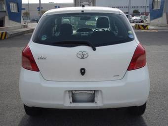 2005 Toyota Vitz Photos