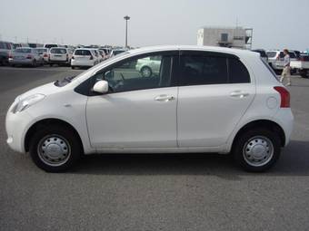 2005 Toyota Vitz Photos