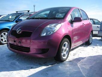 2005 Toyota Vitz Images