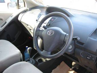 2005 Toyota Vitz Pictures
