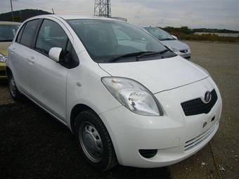 2005 Toyota Vitz Photos