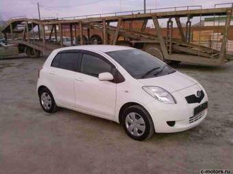 2005 Toyota Vitz Images