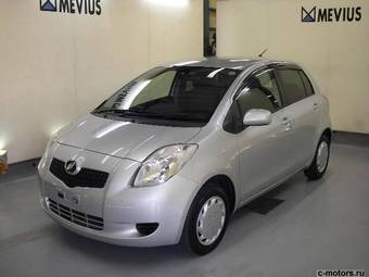 2005 Toyota Vitz Photos