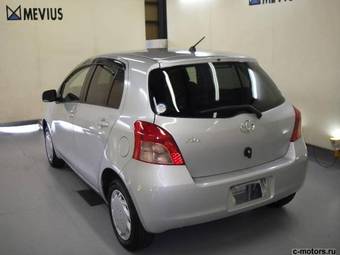 2005 Toyota Vitz Photos