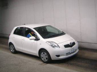 2005 Toyota Vitz Photos