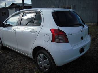 2005 Toyota Vitz Photos