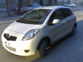 2005 Toyota Vitz Pictures
