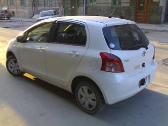 2005 Toyota Vitz Photos