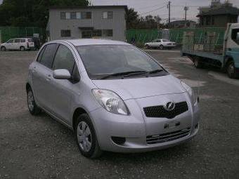 2005 Toyota Vitz Photos