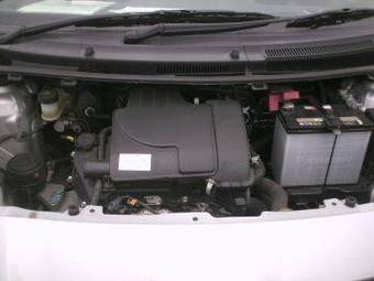 2005 Toyota Vitz Photos