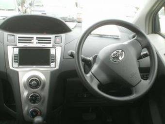 2005 Toyota Vitz Images