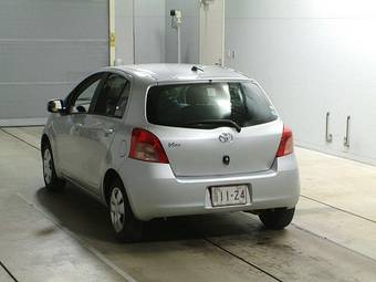 2005 Toyota Vitz Images