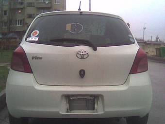2005 Toyota Vitz Photos