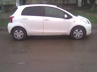 2005 Toyota Vitz Photos