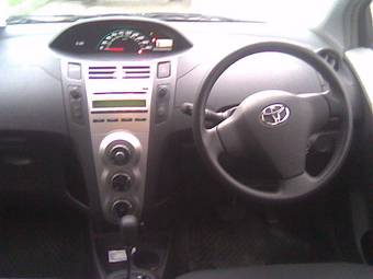 2005 Toyota Vitz Pictures