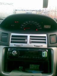 2005 Toyota Vitz Images