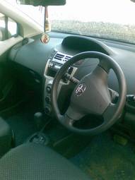 2005 Toyota Vitz Pictures