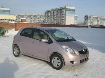 2005 Toyota Vitz Photos