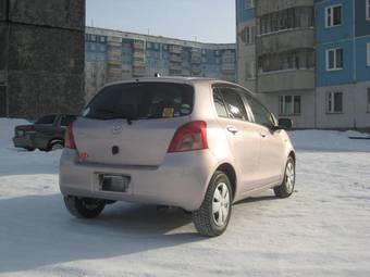 2005 Toyota Vitz Photos