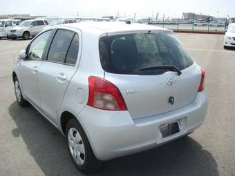 2005 Toyota Vitz Photos