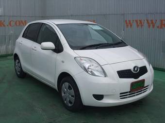 2005 Toyota Vitz Photos