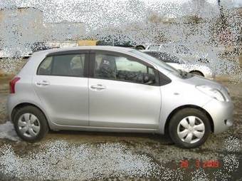 2005 Toyota Vitz Photos