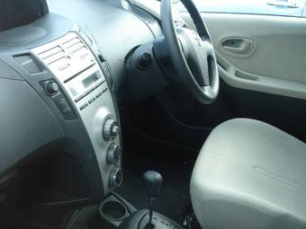 2005 Toyota Vitz Pictures