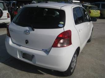 2005 Toyota Vitz Photos