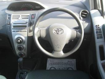 2005 Toyota Vitz Pictures
