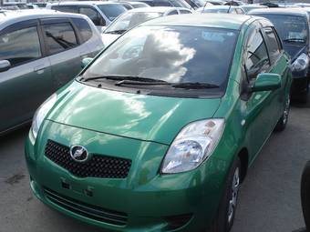 2005 Toyota Vitz Photos