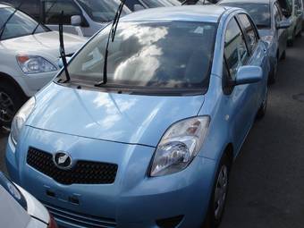 2005 Toyota Vitz Photos