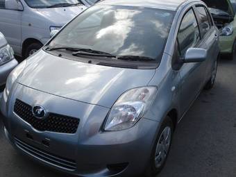2005 Toyota Vitz Photos