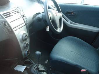 2005 Toyota Vitz Pictures