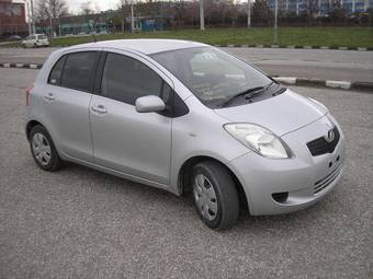 2005 Toyota Vitz Pictures