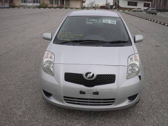 2005 Toyota Vitz Photos