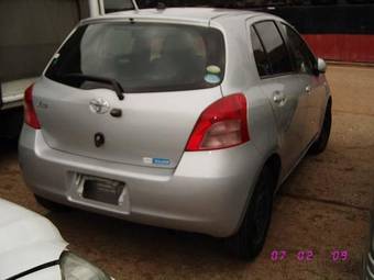 2005 Toyota Vitz Photos