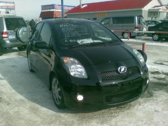 2005 Toyota Vitz Photos