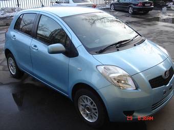 2005 Toyota Vitz Photos