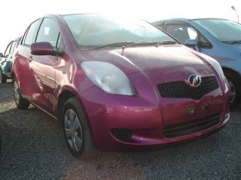 2005 Toyota Vitz Photos