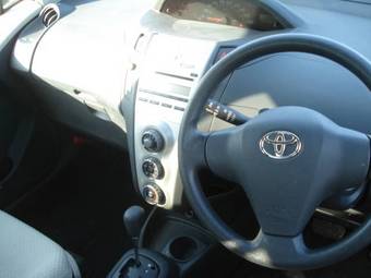 2005 Toyota Vitz Photos