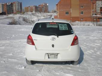 2005 Toyota Vitz Photos