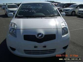 2005 Toyota Vitz Photos